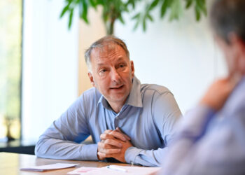 Bruno Bernard dans son bureau de la Métropole ©Eric Soudan